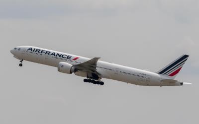Photo of aircraft F-GSQN operated by Air France