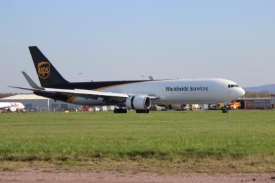 Photo of aircraft N325UP operated by United Parcel Service (UPS)