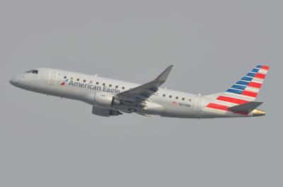 Photo of aircraft N214NN operated by American Eagle