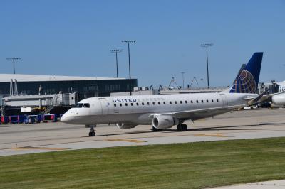 Photo of aircraft N121SY operated by United Express