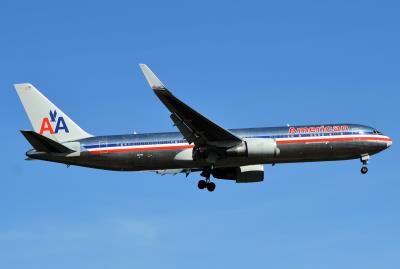 Photo of aircraft N399AN operated by American Airlines