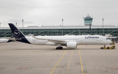 Photo of aircraft D-AIVC operated by Lufthansa