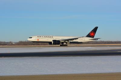Image of aircraft registration C-FIUJ - A 777-233(LR) operated by Air Canada