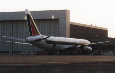 Photo of aircraft G-OITF operated by Alitalia