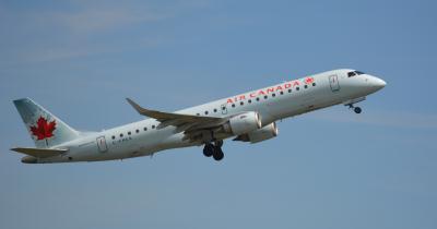Photo of aircraft C-FHKA operated by Air Canada