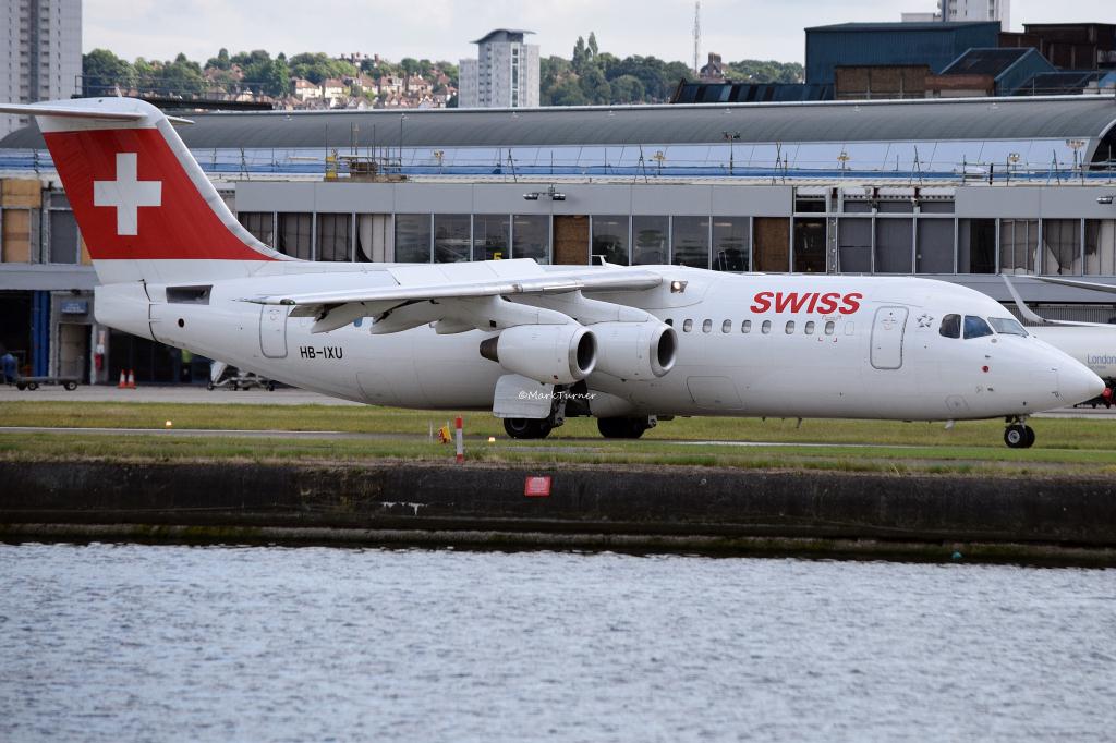 Photo of aircraft HB-IXU operated by Swiss