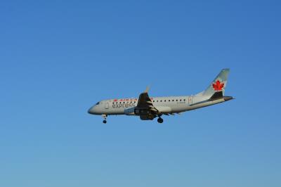 Photo of aircraft C-FUJE operated by Air Canada Express