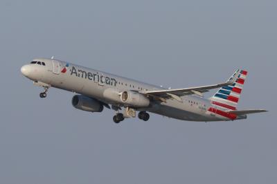 Image of aircraft registration N128AN - A A321-231(WL) operated by American Airlines