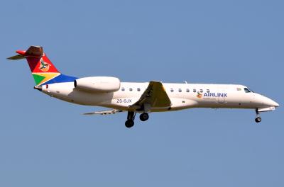 Photo of aircraft ZS-SJX operated by South African Airlink