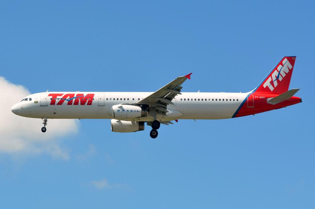 Photo of aircraft PT-MXC operated by TAM Linhas Aereas