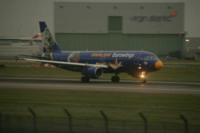 Image of aircraft registration D-ABDQ - A A320-214 operated by Eurowings