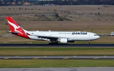 Photo of aircraft VH-EBS operated by Qantas