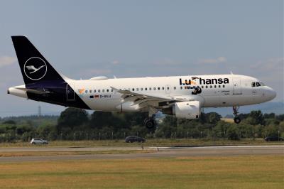 Image of aircraft registration D-AILU - A A319-114 operated by Lufthansa