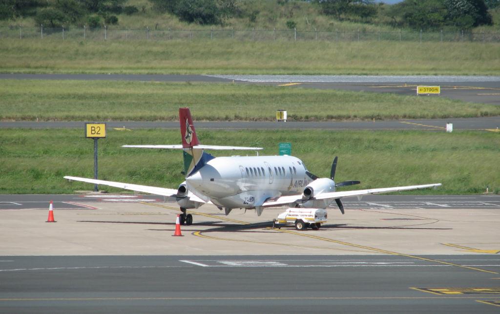 Photo of aircraft ZS-NRI operated by South African Airlink