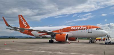 Photo of aircraft G-UZHT operated by easyJet