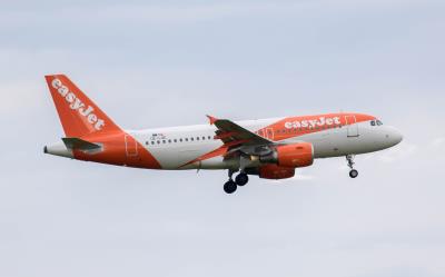 Photo of aircraft OE-LQE operated by easyJet Europe