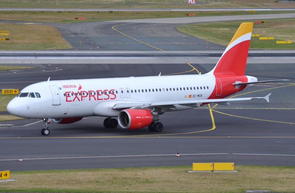 Photo of aircraft EC-MCB operated by Iberia Express