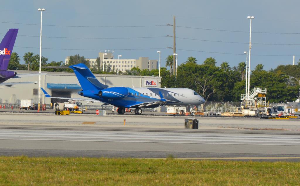 Photo of aircraft N1LS operated by Leon Global Express LLC