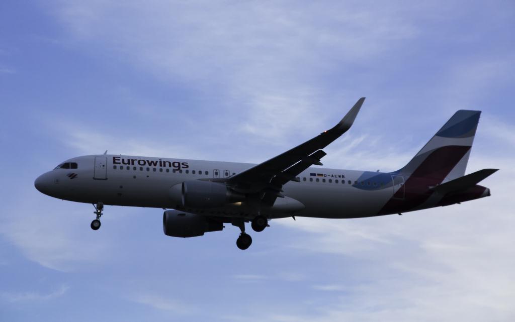 Photo of aircraft D-AEWB operated by Eurowings