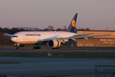Photo of aircraft D-ALFB operated by Lufthansa Cargo
