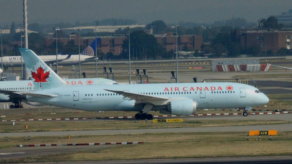 Photo of aircraft C-GHQQ operated by Air Canada