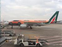 Photo of aircraft EI-DSW operated by Alitalia