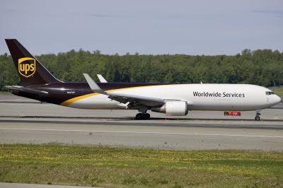 Photo of aircraft N327UP operated by United Parcel Service (UPS)