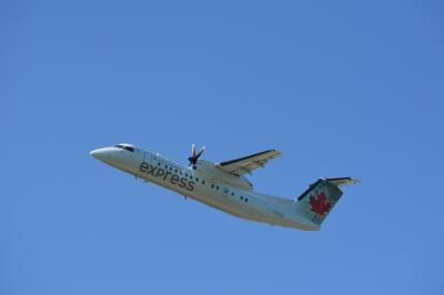 Photo of aircraft C-GMON operated by Air Canada Express