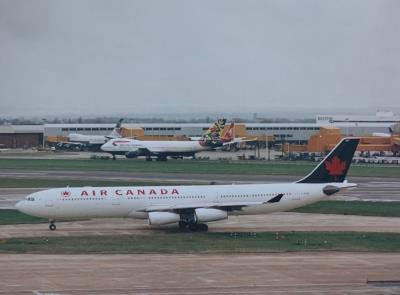 Photo of aircraft C-FYKX operated by Air Canada