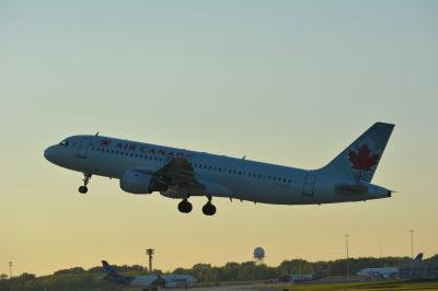 Photo of aircraft C-FGYL operated by Air Canada