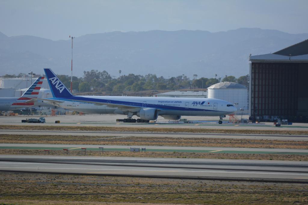 Photo of aircraft JA733A operated by ANA All Nippon Airways