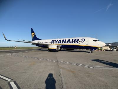 Photo of aircraft EI-ENA operated by Ryanair