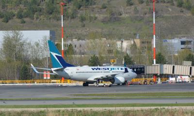 Photo of aircraft C-GWCN operated by WestJet