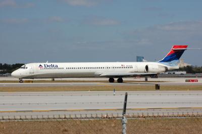 Photo of aircraft N916DN operated by Delta Air Lines