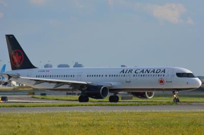 Image of aircraft registration C-GJWD - A A321-211 operated by Air Canada
