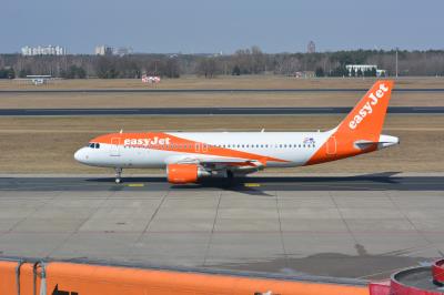 Photo of aircraft OE-IZB operated by easyJet Europe