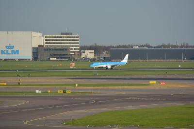 Photo of aircraft PH-EZE operated by KLM Cityhopper