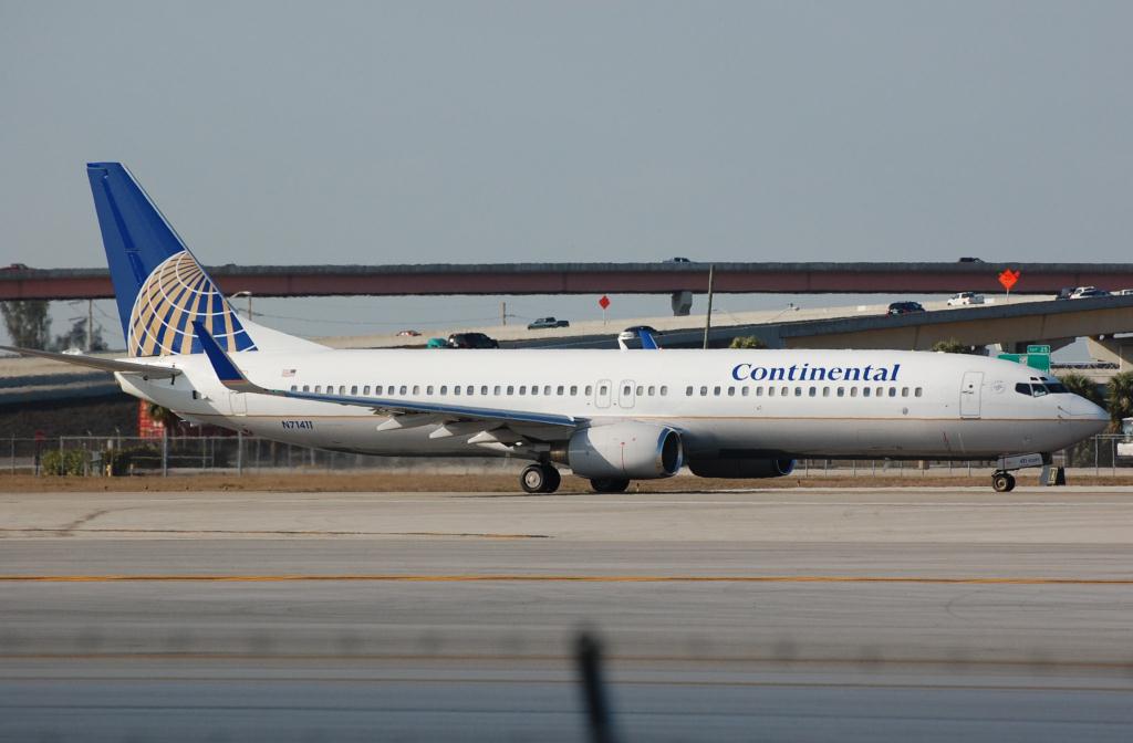 Photo of aircraft N71411 operated by Continental Air Lines