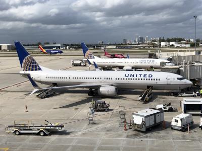 Photo of aircraft N37427 operated by United Airlines