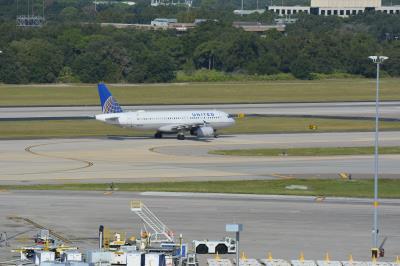Photo of aircraft N471UA operated by United Airlines