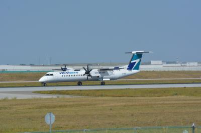 Photo of aircraft C-FHEN operated by WestJet Encore