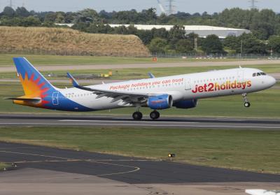 Photo of aircraft G-HLYA operated by Jet2