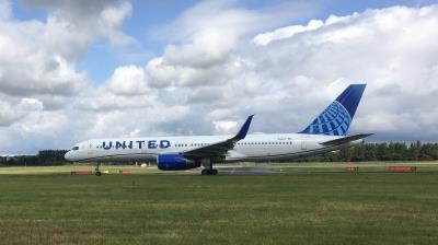 Photo of aircraft N14107 operated by United Airlines