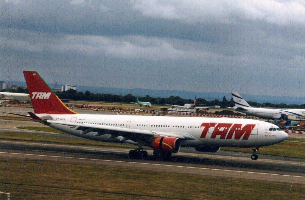 Photo of aircraft PT-MVN operated by TAM Linhas Aereas