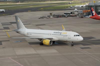 Image of aircraft registration EC-MAO - A A320-214(WL) operated by Vueling