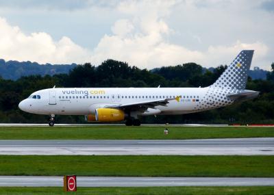 Photo of aircraft EC-LRE operated by Vueling