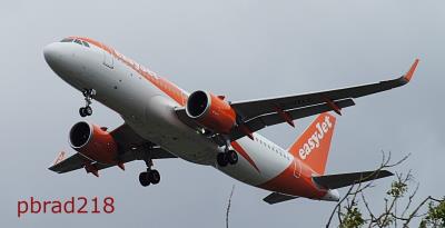 Photo of aircraft G-UZLC operated by easyJet