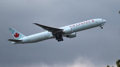 Photo of aircraft C-FRAM operated by Air Canada