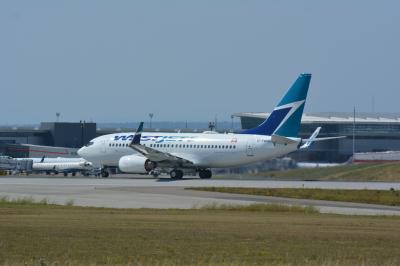 Photo of aircraft C-FWSI operated by WestJet