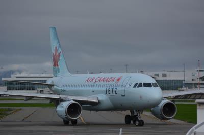 Photo of aircraft C-GBHN operated by Air Canada Jetz